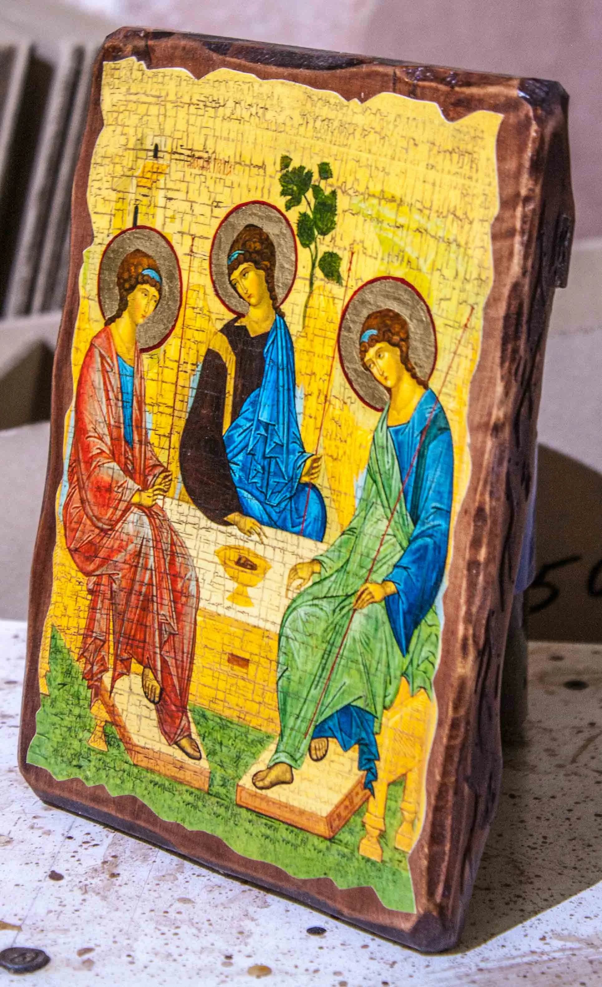Икона «Троица», дерево под старину, печать краска, 12,5×16,5 см